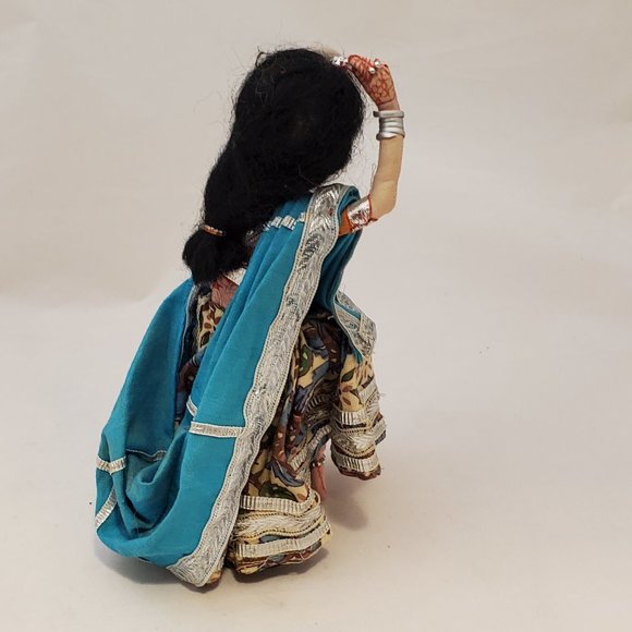 Traditional Rajasthan Woman Facing a Mirror on a Meadow - Picture 6 of 10